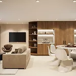 Cosy, & Готель