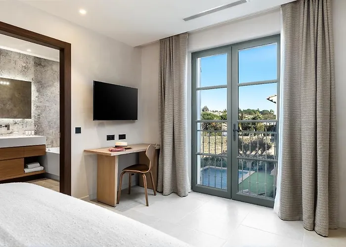 Cosy, & 쎙뜨호뻬