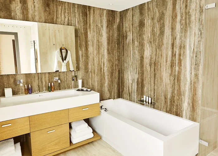 Cosy, & 쎙뜨호뻬