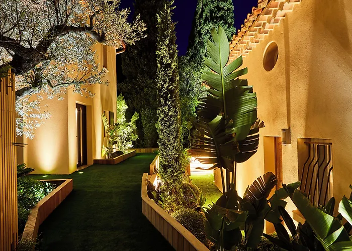 Cosy, & 圣特罗佩